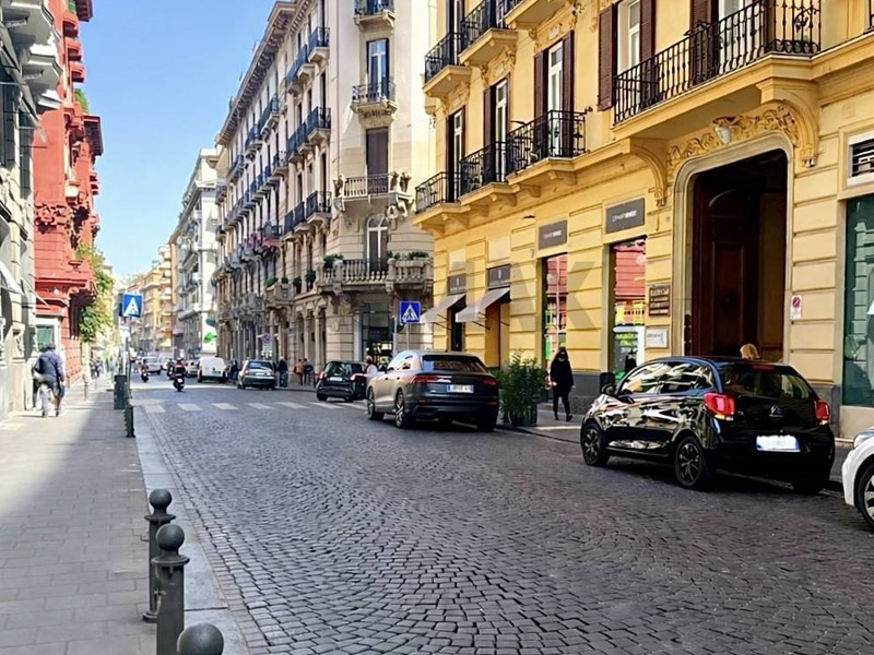 Appartamento in Affitto a Napoli, 5'500&euro;, 303 m²