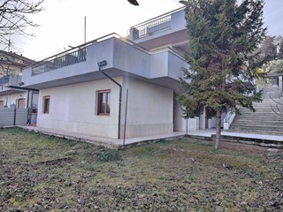 Appartamento in Vendita a Acquaviva Picena, 130'000&euro;, 152 m²