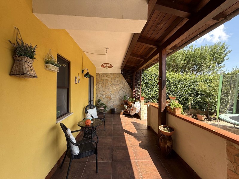 Villetta a schiera in Affitto a San Floro, 700&euro;, 200 m²