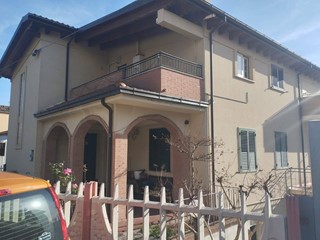 Quadrilocale in Vendita a Teramo, 95'000&euro;, 126 m²