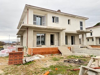 Appartamento in Vendita a Arezzo, 370'000&euro;, 192 m²