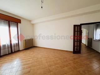 Appartamento in Vendita a Avezzano, 130'000&euro;, 170 m²