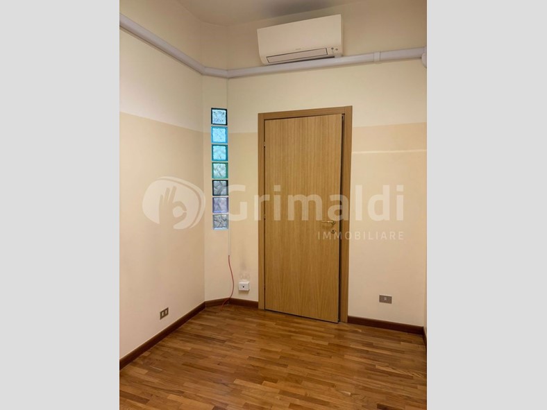 Ufficio in Affitto a Monza, 500&euro;, 10 m²
