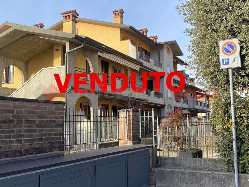 Trilocale in Vendita a Brembate, 172'000&euro;, 89 m², con Box