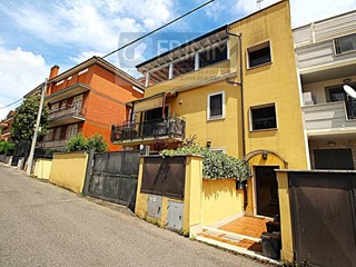 Trilocale in Vendita a Roma, 250'000&euro;, 74 m²