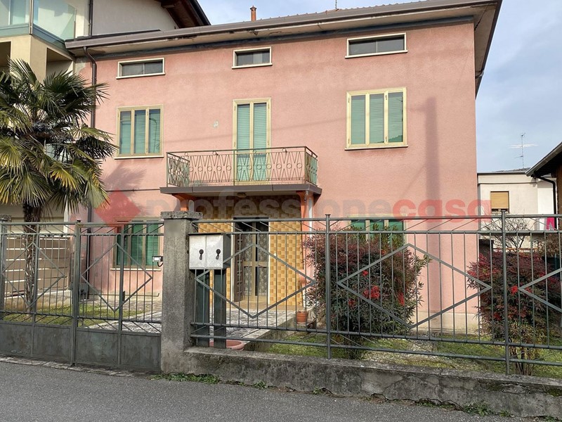 Casa Indipendente in Vendita a Osio Sotto, 158'000&euro;, 200 m²