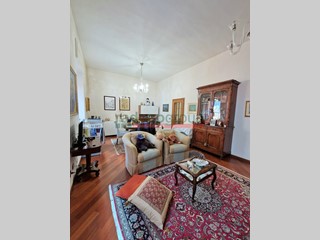 Appartamento in Vendita a Livorno, zona Calzabigi, 208'000&euro;, 120 m²