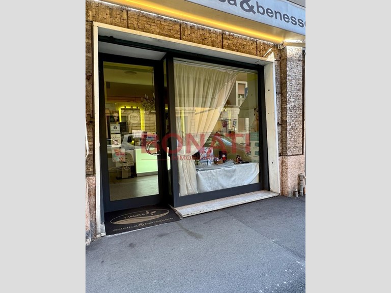 Immobile commerciale in Affitto a La Spezia, zona Centro, 800&euro;, 134 m²