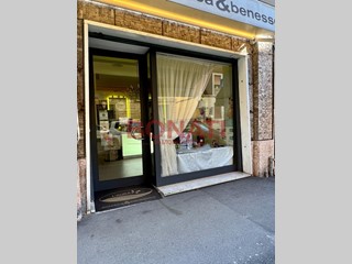 Immobile commerciale in Affitto a La Spezia, zona Centro, 800&euro;, 134 m²
