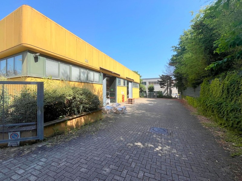 Capannone in Vendita a Zola Predosa, 1'150'000&euro;, 1145 m²