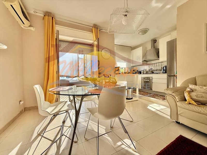 Appartamento in Vendita a Siracusa, zona Grottasanta - Tunisi, 100'000&euro;, 118 m², con Box