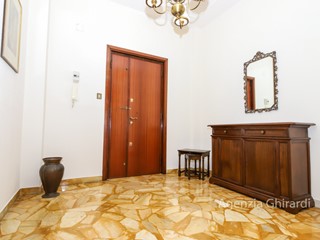 Appartamento in Affitto a Genova, zona Sestri Ponente, 750&euro;, 125 m², arredato