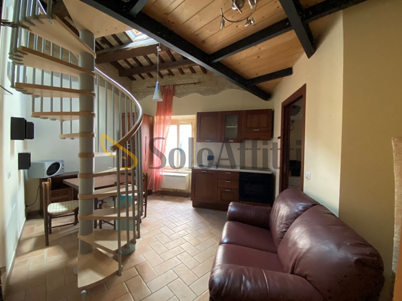 Monolocale in Affitto a Macerata, zona Centro, 300&euro;, 40 m², arredato