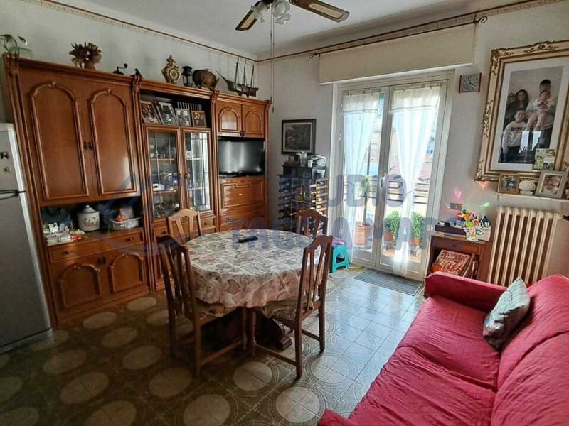 Quadrilocale in Vendita a Taggia, zona Arma Di Taggia, 185'000&euro;, 110 m²