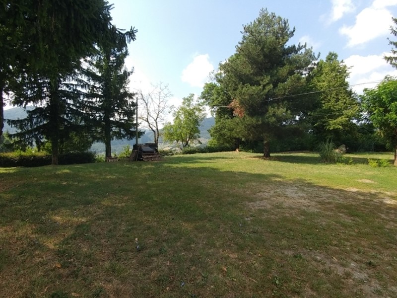 Casa Indipendente in Vendita a Castel d'Aiano, zona Villa D'aiano, 75'000&euro;, 170 m², con Box