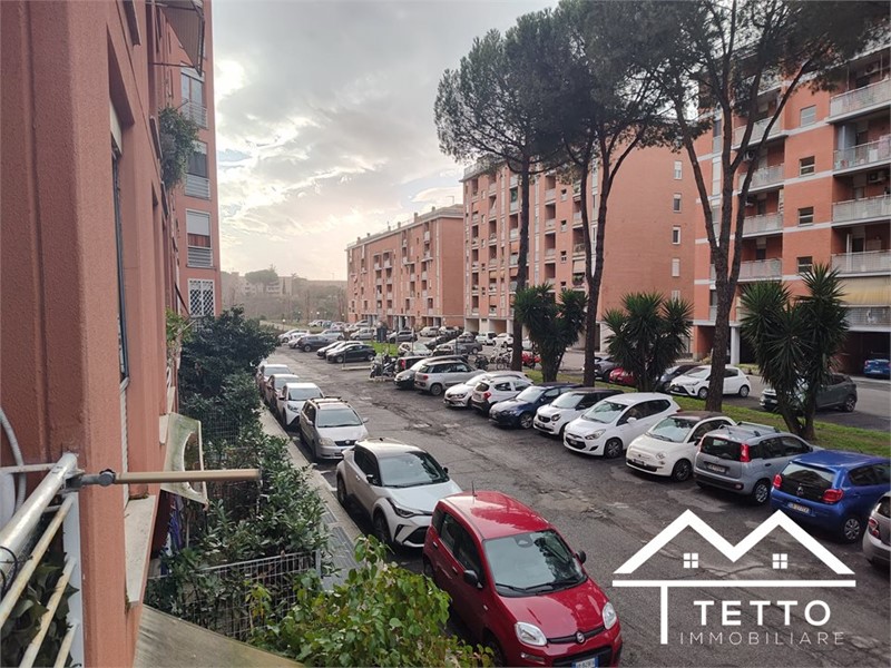 Trilocale in Vendita a Roma, 198'000&euro;, 70 m²