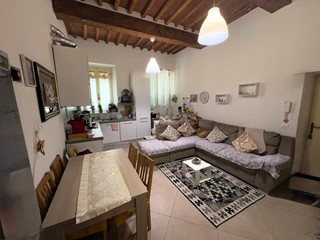 Trilocale in Vendita a Santa Croce sull'Arno, 80'000&euro;, 70 m², arredato