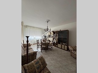 Appartamento in Vendita a Lucca, zona Sant'Anna, 160'000&euro;, 130 m²