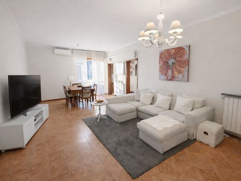 Quadrilocale in Vendita a Cascina, 150'000&euro;, 80 m², con Box