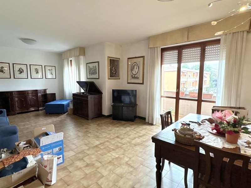 Appartamento in Vendita a Lucca, zona San Filippo, 268'000&euro;, 120 m², con Box