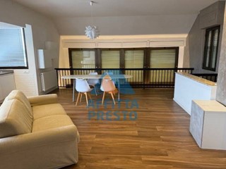 Attico in Affitto a Empoli, 1'100&euro;, 160 m²