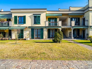 Quadrilocale in Vendita a Carugo, 218'000&euro;, 148 m²