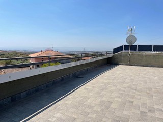 Attico in Vendita a Camporotondo Etneo, 185'000&euro;, 110 m²