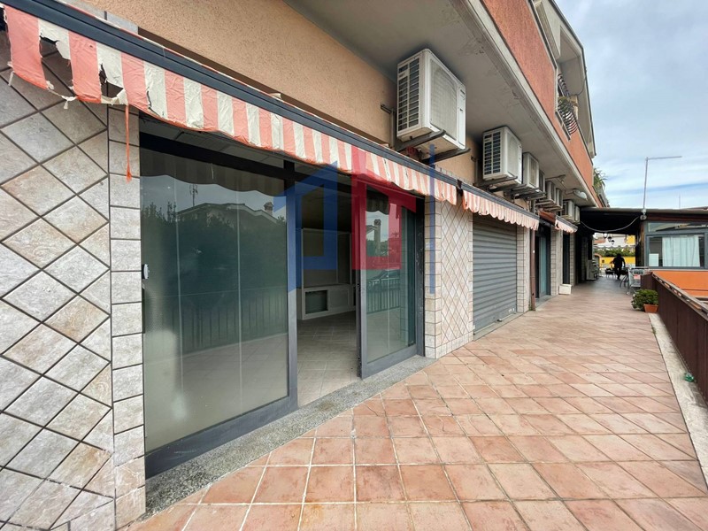 Immobile commerciale in Affitto a Ardea, 1'000&euro;, 85 m²