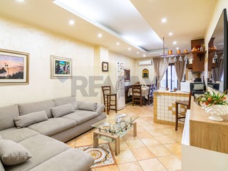 Trilocale in Vendita a Catania, 135'000&euro;, 104 m²