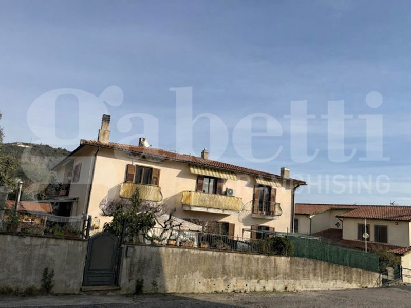 Appartamento in Vendita a Amelia, 88'000&euro;, 116 m²