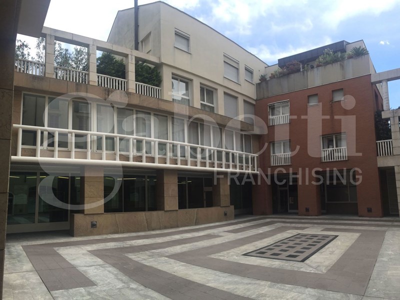 Ufficio in Affitto a Lecco, 1'000&euro;, 100 m²