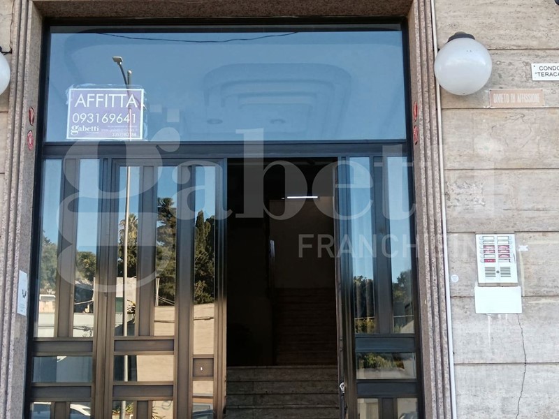 Ufficio in Affitto a Siracusa, 1'000&euro;, 120 m²