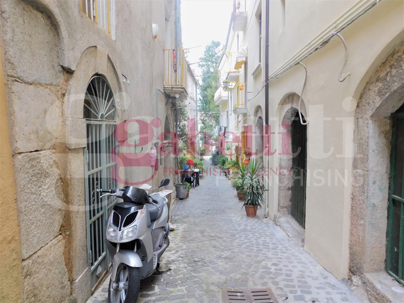 Quadrilocale in Vendita a Venafro, 35'000&euro;, 100 m²