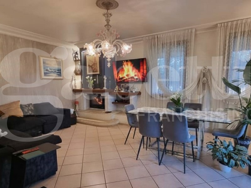 Villa in Vendita a Cona, 295'000&euro;, 230 m², arredato