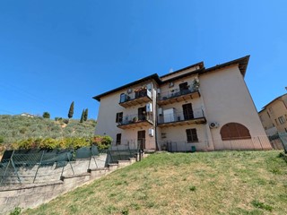 Quadrilocale in Vendita a Bettona, 139'000&euro;, 115 m², con Box