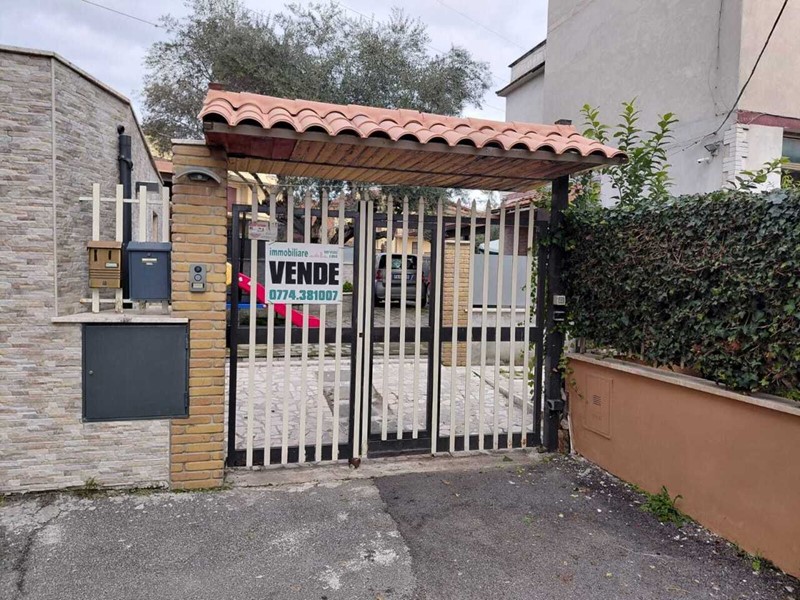 Trilocale in Vendita a Guidonia Montecelio, zona Villanova, 145'000&euro;, 83 m²