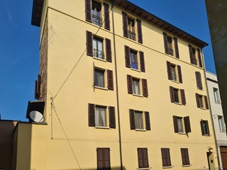 Appartamento in Vendita a Reggio Emilia, zona Centro storico, 345'000&euro;, 144 m², arredato, con Box