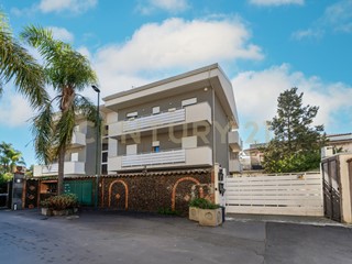 Quadrilocale in Vendita a Tremestieri Etneo, 145'000&euro;, 98 m², arredato, con Box