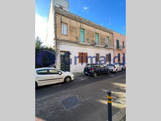 Appartamento in Affitto a Lecce, 700&euro;, 172 m²