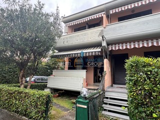 Casa Semi Indipendente in Vendita a Massa, zona Marina Di Massa, 395'000&euro;, 101 m², con Box