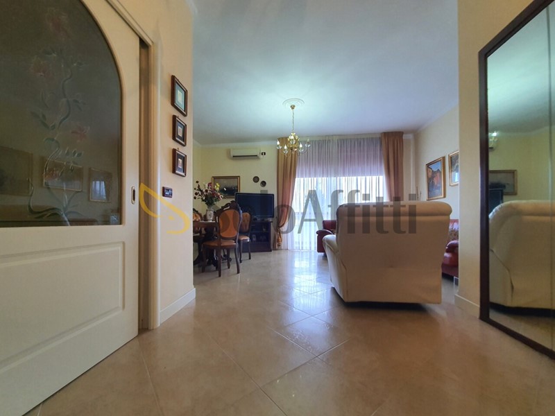 Trilocale in Affitto a Catanzaro, zona Corvo, 500&euro;, 110 m², arredato