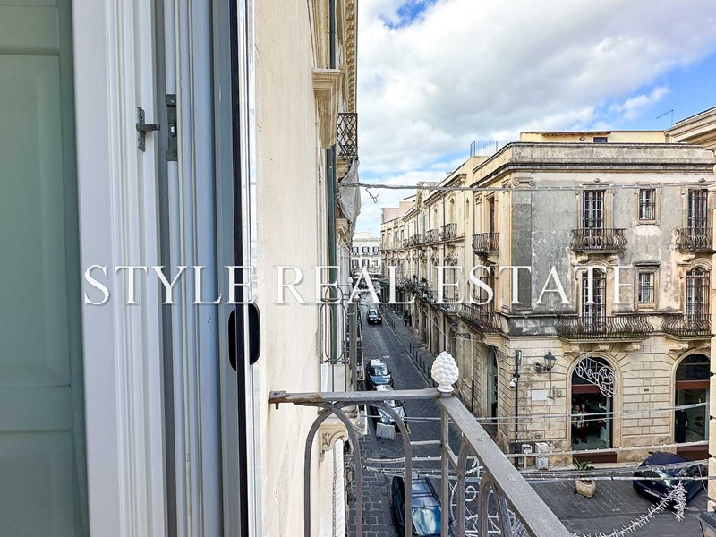 Appartamento in Vendita a Siracusa, zona Ortigia, 750'000&euro;, 201 m²