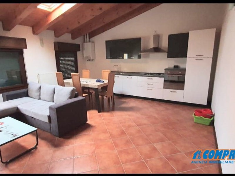Bilocale in Affitto a Urbana, 450&euro;, 64 m²