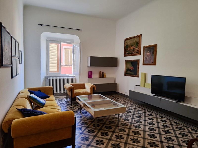 Appartamento in Affitto a Carrara, 850&euro;, 130 m², arredato