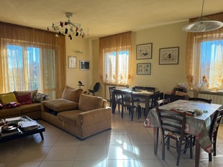 Appartamento in Vendita a Montignoso, zona Cervaiolo, 365'000&euro;, 100 m²