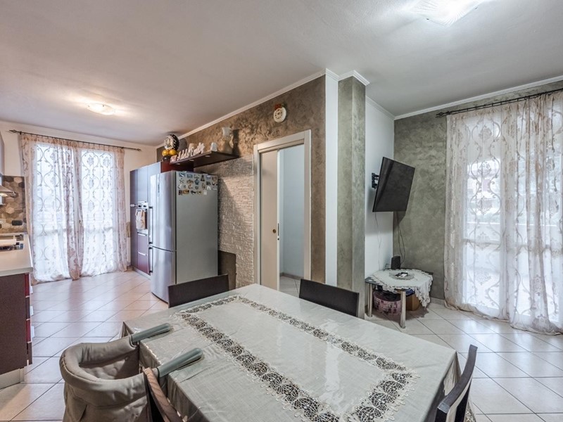 Trilocale in Vendita a Castellarano, zona Roteglia, 185'000&euro;, 80 m², con Box