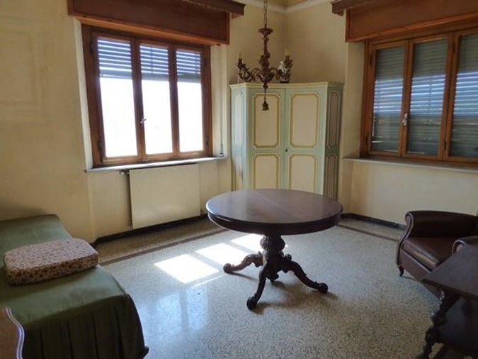 Appartamento in Vendita a Lucca, zona Pontetetto, 400'000&euro;, 700 m², con Box