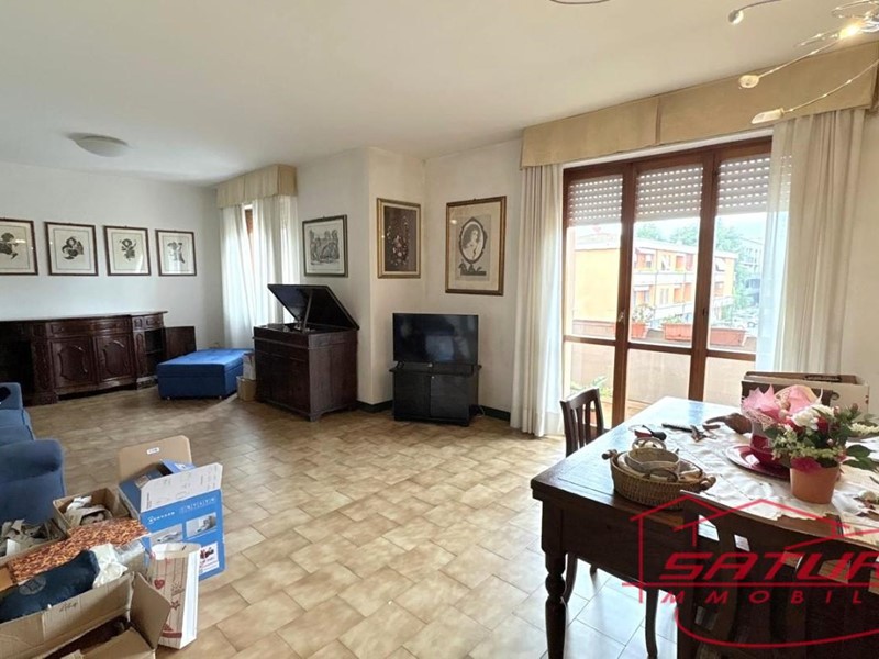 Appartamento in Vendita a Lucca, zona San Filippo, 270'000&euro;, 120 m², con Box