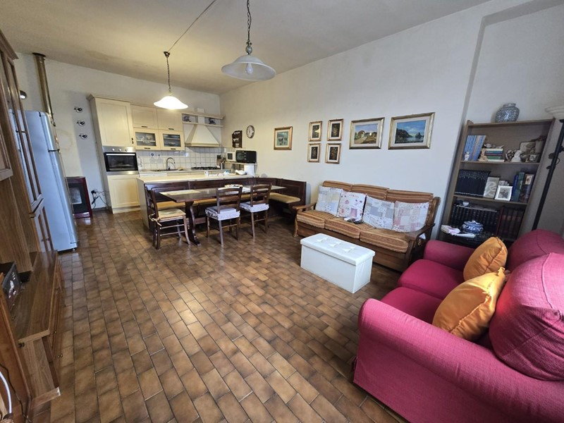 Quadrilocale in Vendita a Calcinaia, zona Fornacette, 169'000&euro;, 230 m², con Box