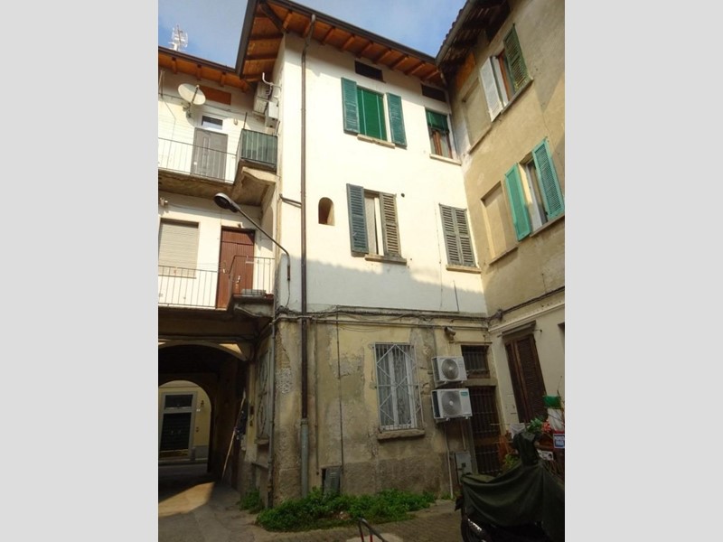 Quadrilocale in Vendita a Vaprio d'Adda, 30'000&euro;, 63 m²